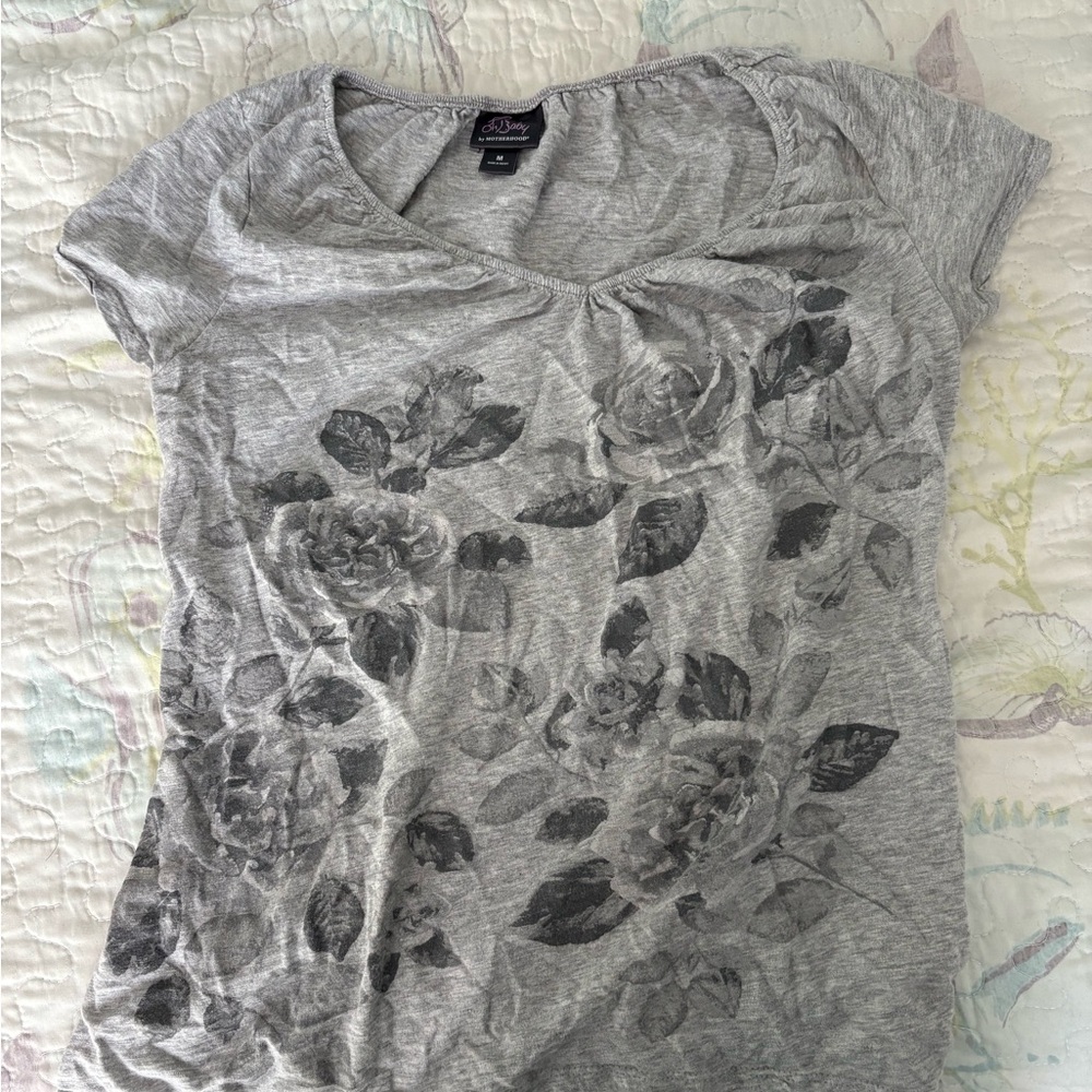 Oh Baby by Motherhood Gray Floral Short Sleeve Tee